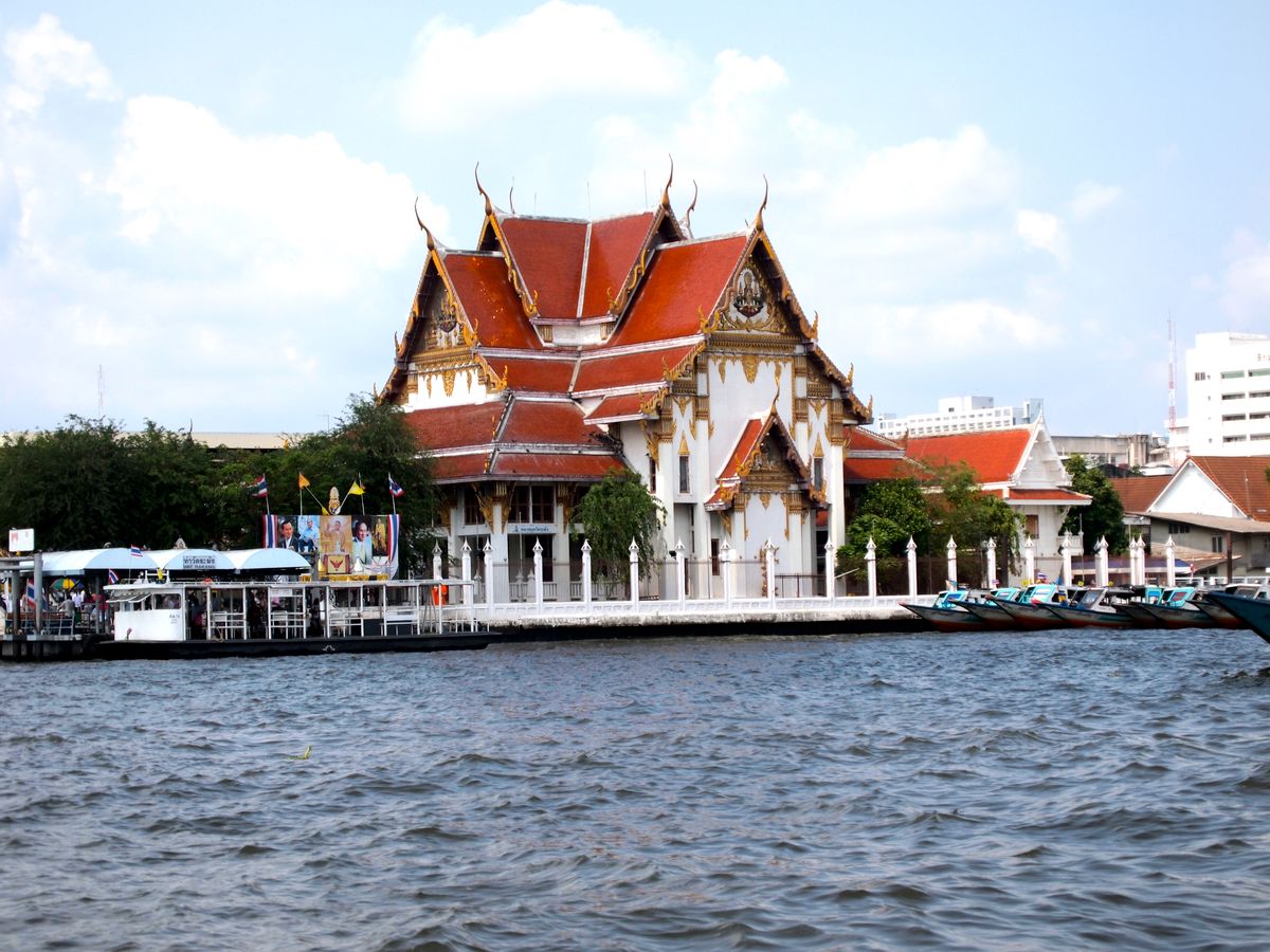 wat kalayanamit bangkok thailand