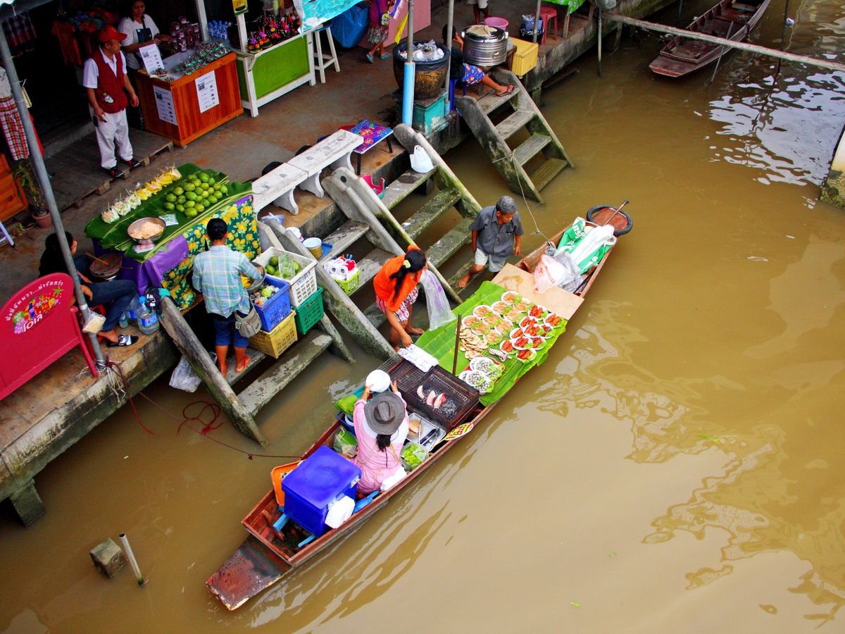 Amphawa Floating Market