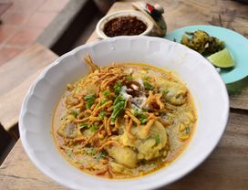 Evening Street Food Walking Tour at Chiang Mai Gate