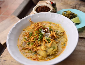 Evening Street Food Walking Tour at Chiang Mai Gate