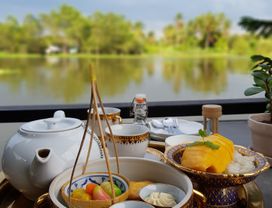 Floating Market & Riverside Tea House Near BKK