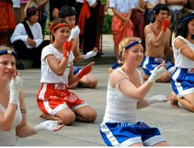 Learning Thai Boxing and Get to Know the Thai Student's Night Life in Rangsit 