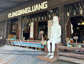 Boat Riding & Art Crafting with Local Flavors
