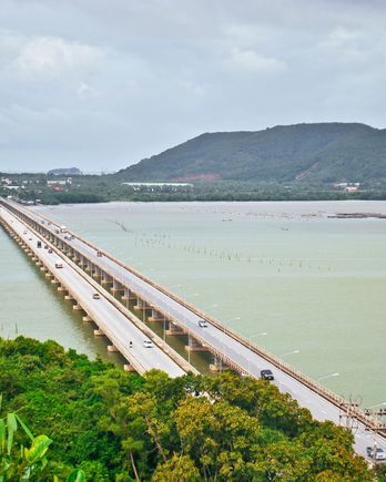 Tinsulanonda Bridge