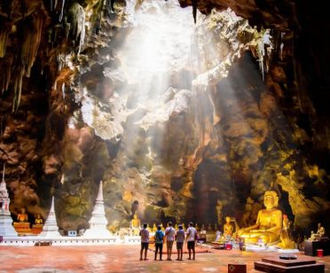 Phetchaburi and Hua Hin Highlights - Khao Luang Cave, Palace, Temple, and Beach from Bangkok